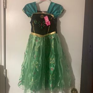 Beautiful Green/Black Velvet Princess Dress! 👗👑